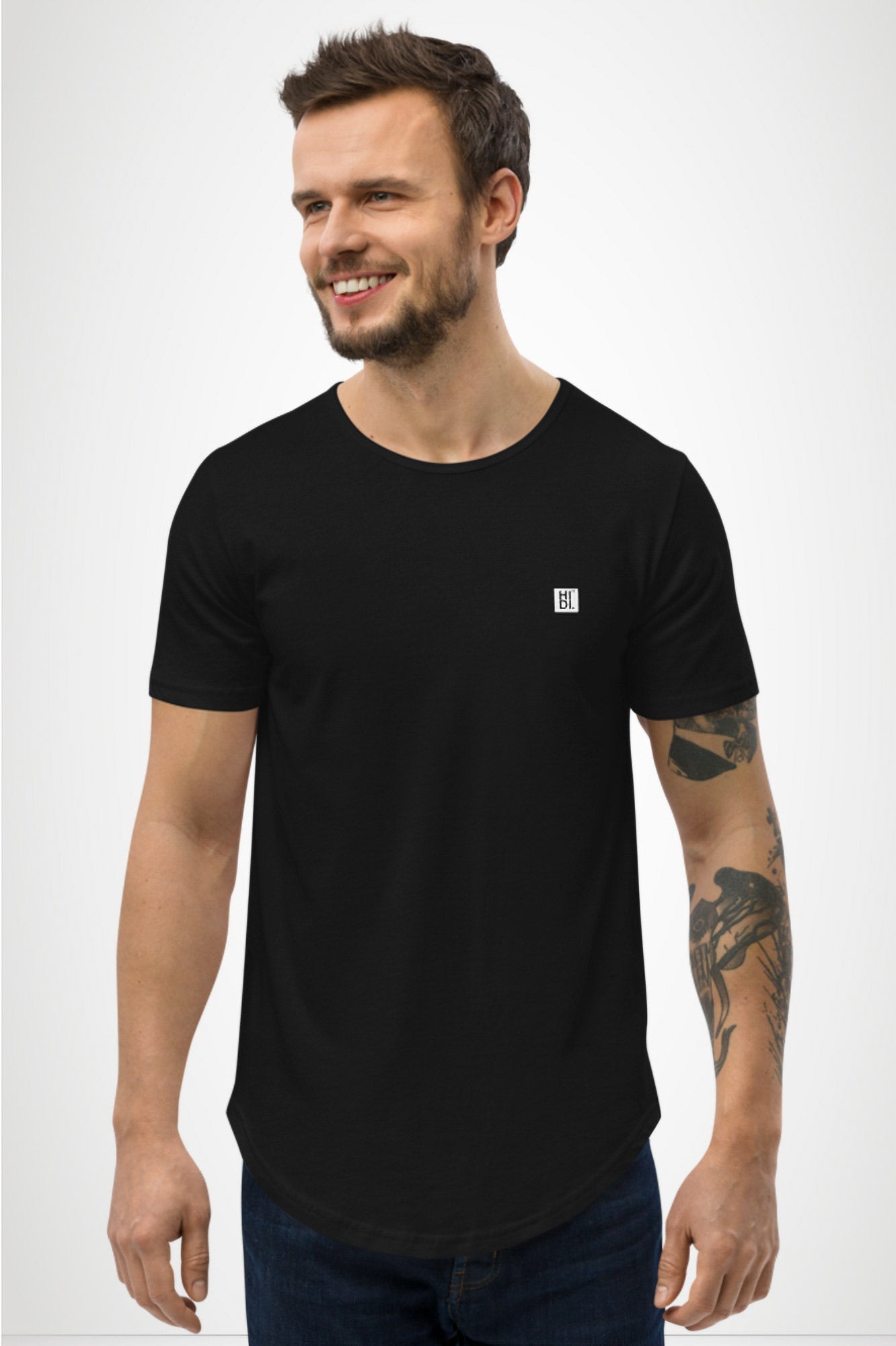 The H curved hem t-shirt in black T-Shirt HITDIFFERENT